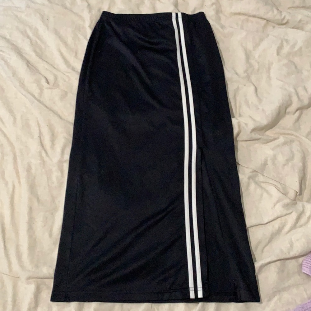 Long sporty skirt with slit